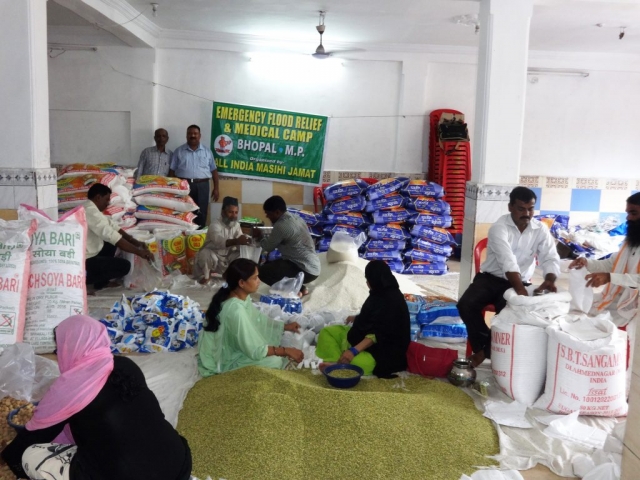 Emergency Flood Relief Camp by Muneer Social Welfare Society